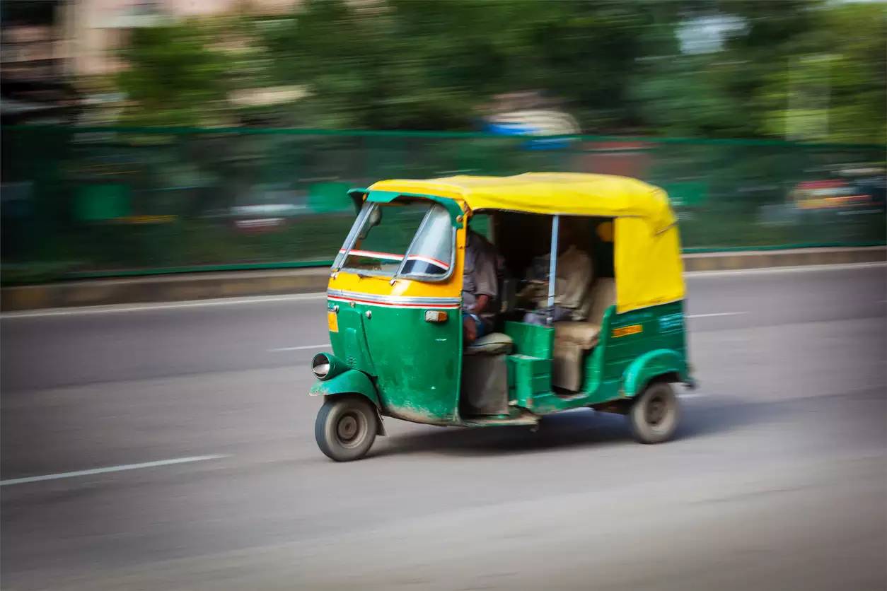 معروفترین تاکسی هند تاکسی سه چرخه هندی یا اتوریکشا